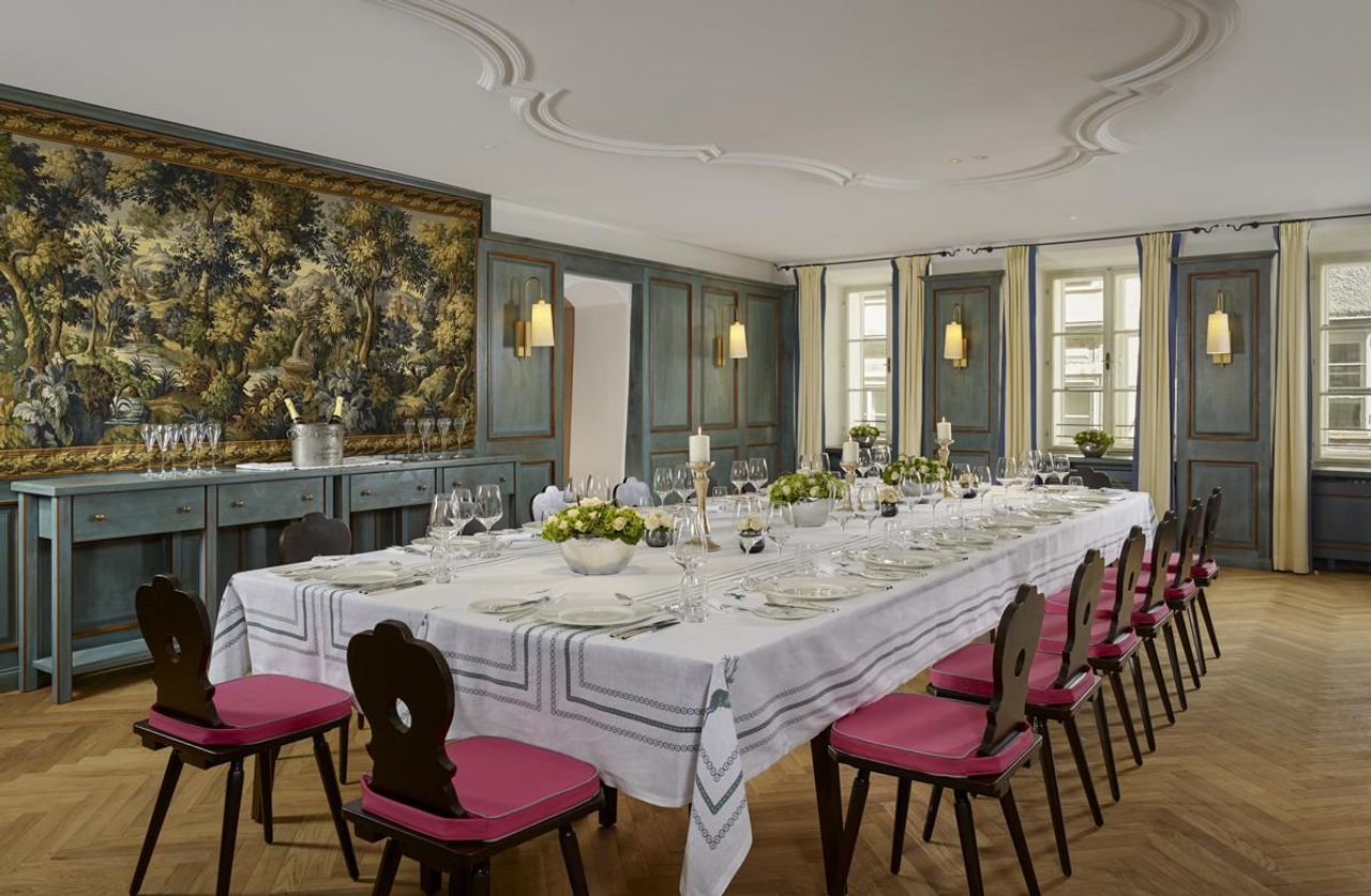 Salzburg Client Meeting Boardrooms Bibliothek image 2