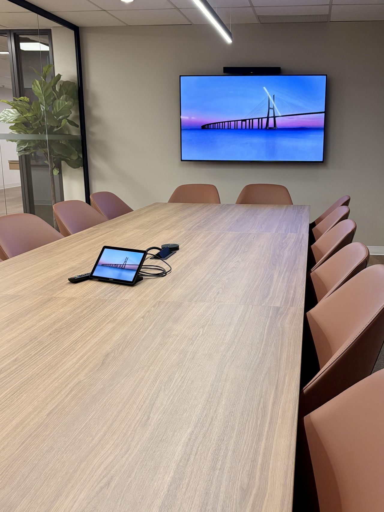 Toronto  Meeting room Modern Ergonomic Boardroom image 1