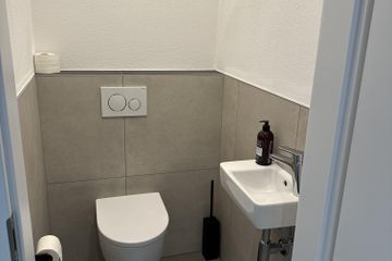 Fulda Meetingraum Station 21 Fulda: Flexibler Tagungsraum mit 86″ Screen - Toilette image 6