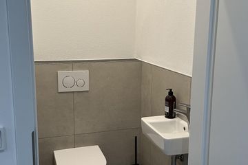 Fulda Meetingraum Station 21 Fulda: Flexibler Tagungsraum mit 86″ Screen - Toilette image 2