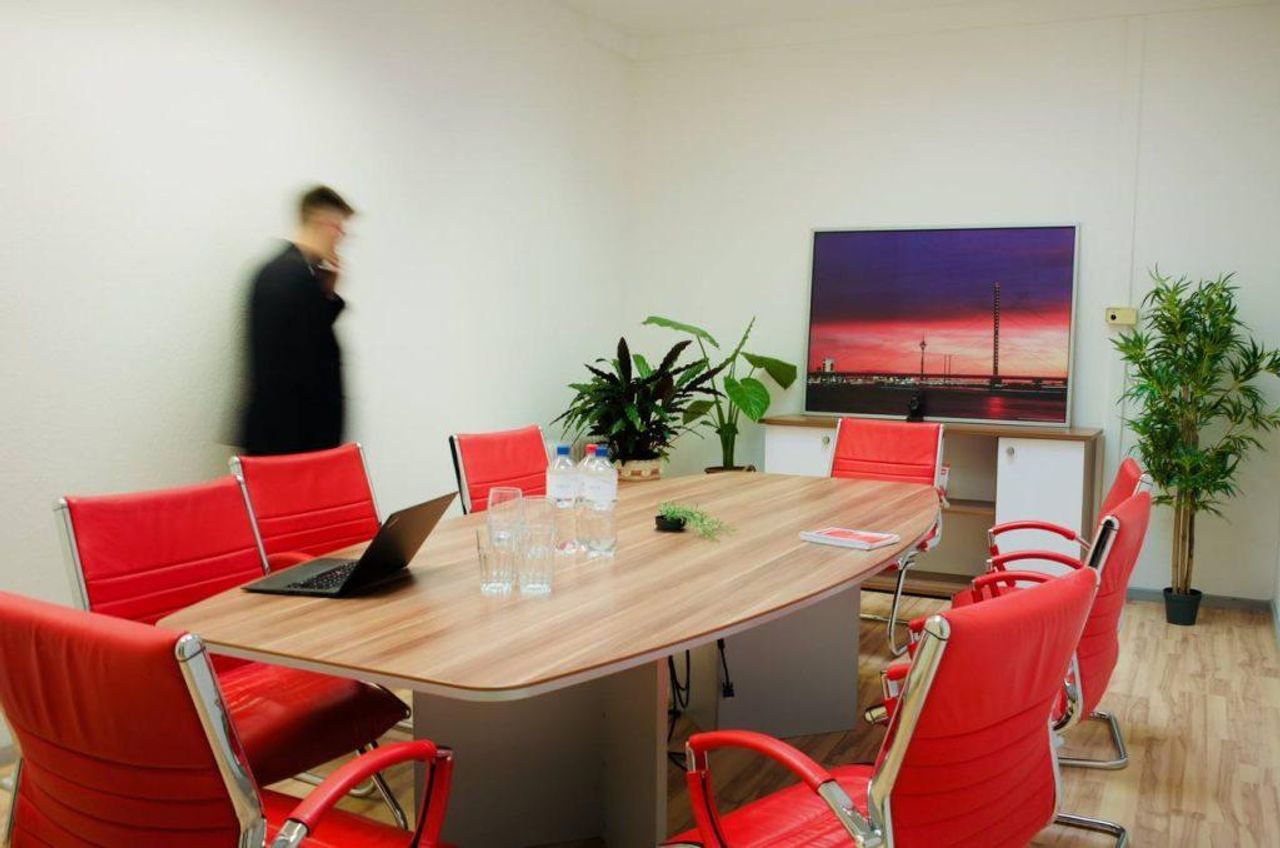 Neuss  Coworking spaces Moderner Meeting Raum image 0