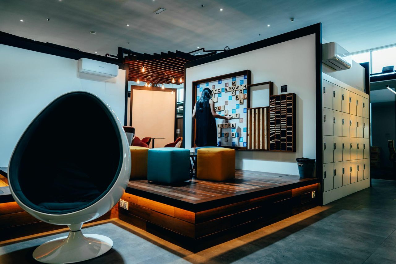 Rest der Welt  Coworking Space Meeting Room (seat up to 6/8 Pax) image 3