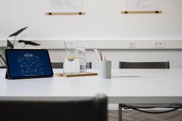 Würzburg  Coworking spaces Meetingraum M im nomad image 1