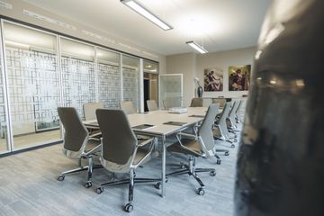 Schönefeld Coworking Büroraum Großer Konferenzraum image 1