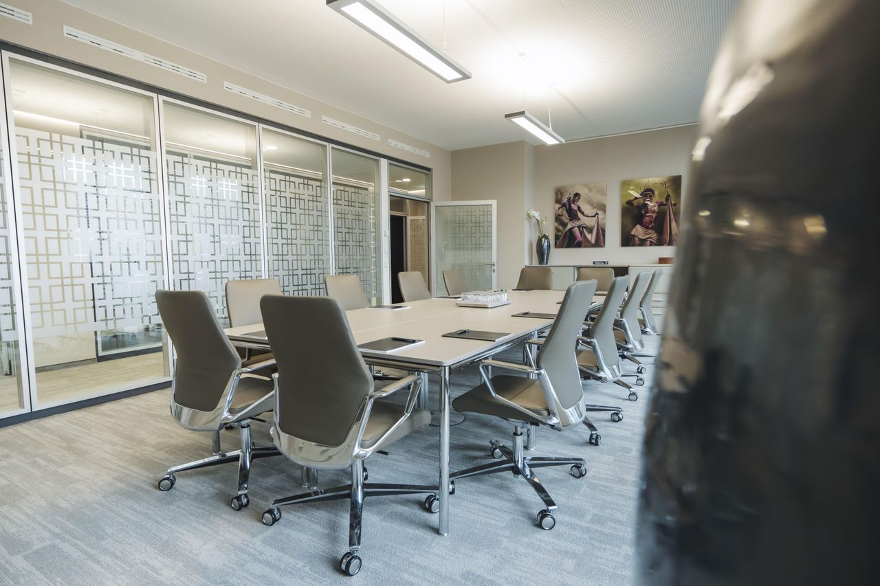 Schönefeld Coworking Büroraum Großer Konferenzraum image 1