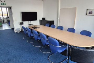 Munich Training rooms Moderner Meeting- und Konferenzraum in loftigem Büro image 0