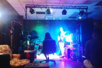 Rest van de wereld Recording Studio and Bar image 0