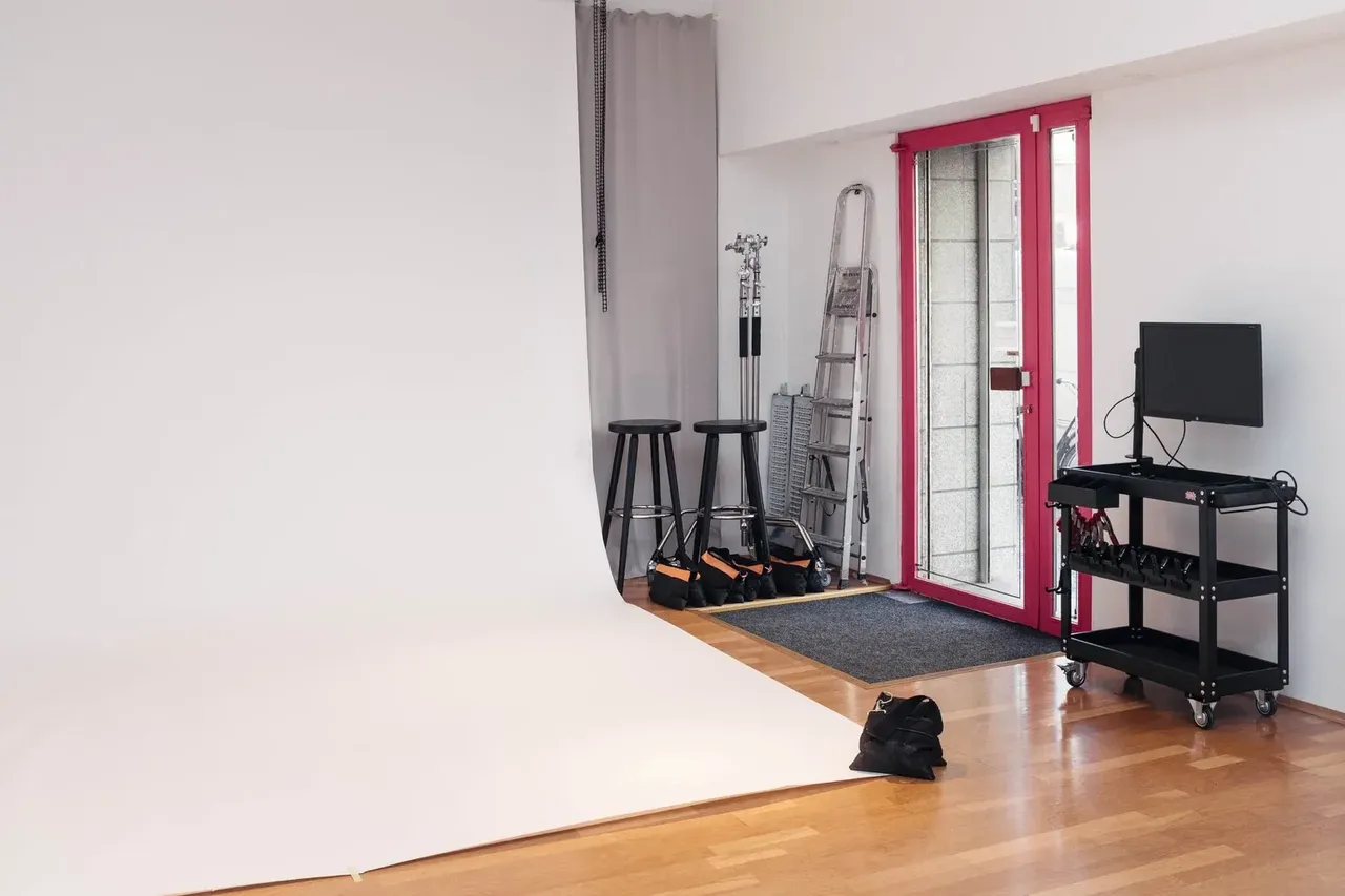 Berlin  Studio promo promo studio image 10