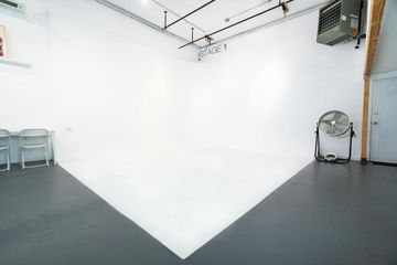 NYC Photostudio HAPPYMONDAY Studio image 9