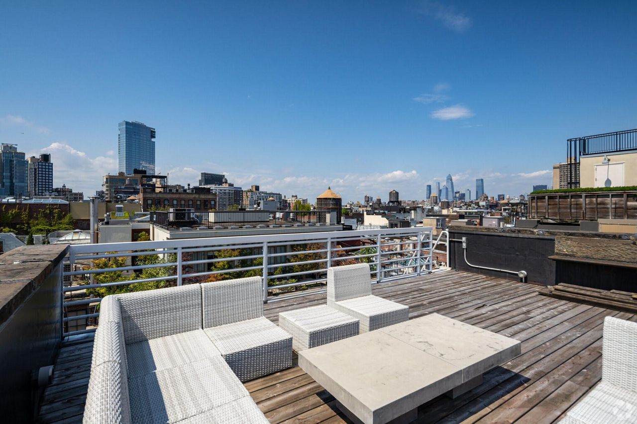 New York  Loft Luxury SoHo Duplex Penthouse image 3