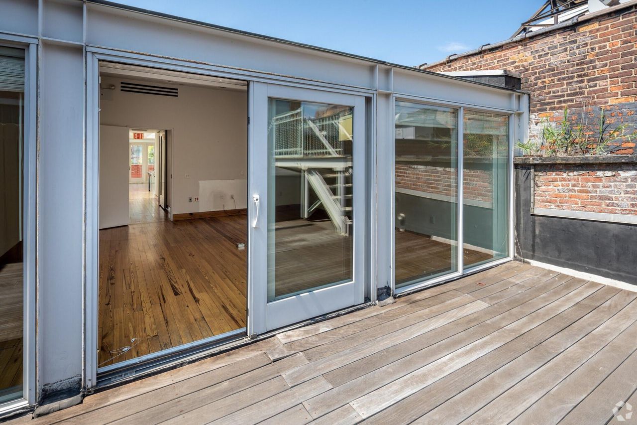 New York  Loft Luxury SoHo Duplex Penthouse image 4