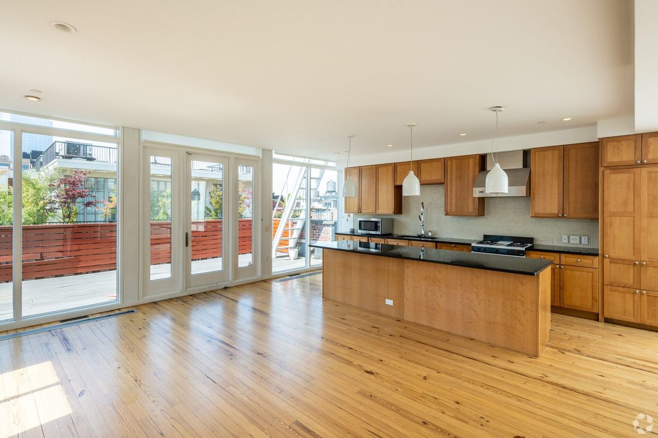 New York  Loft Luxury SoHo Duplex Penthouse image 5