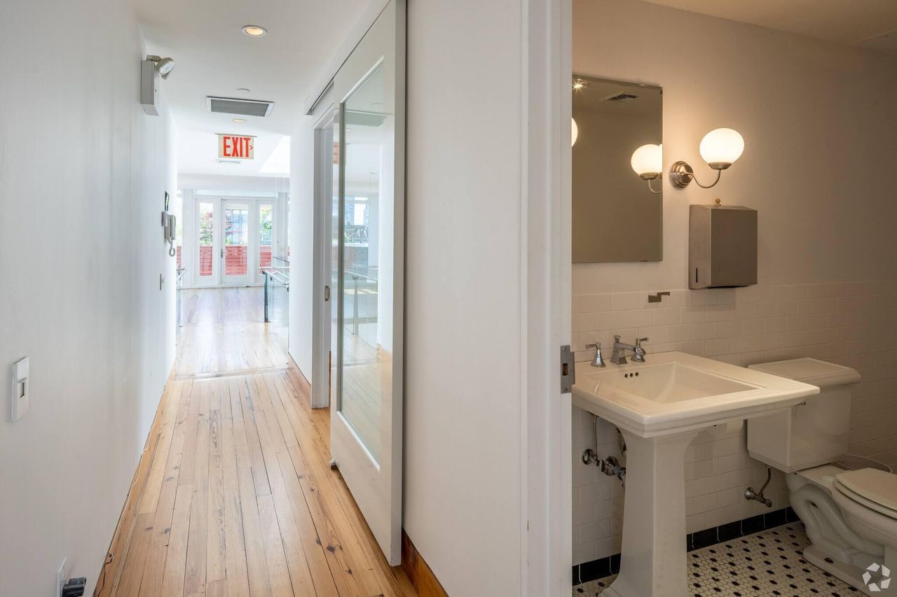 New York  Loft Luxury SoHo Duplex Penthouse image 7