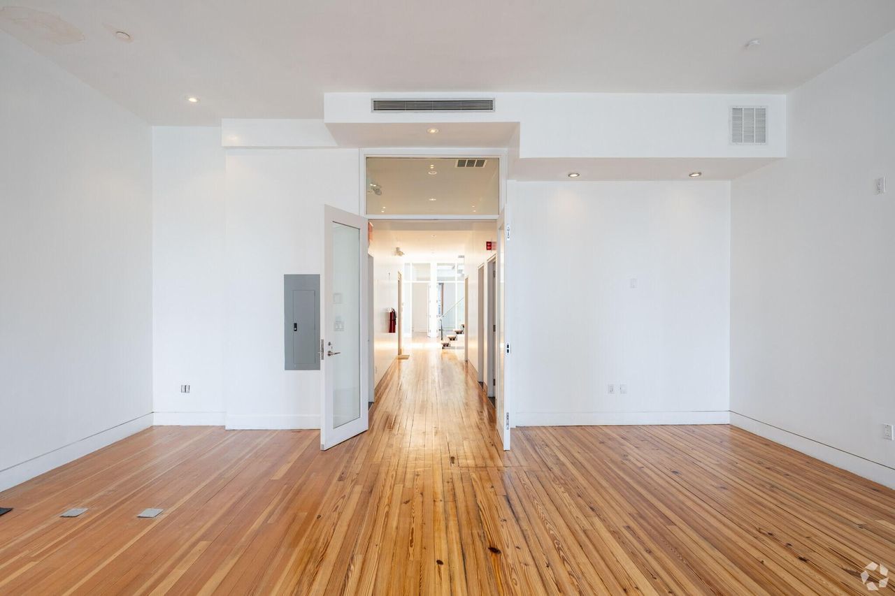 New York  Loft Luxury SoHo Duplex Penthouse image 11