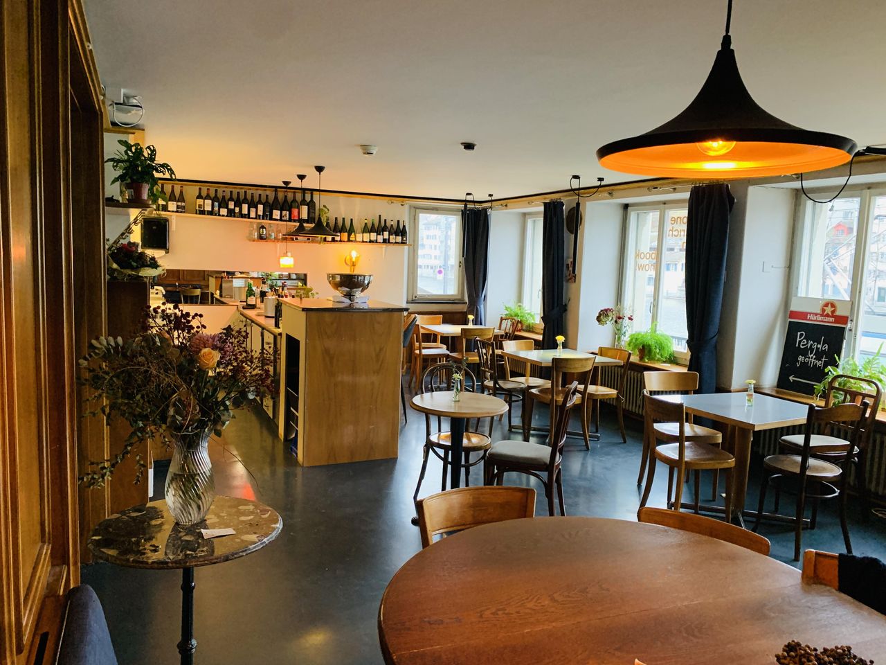 Zürich Kreatives Meeting Bar Beautiful & cozy space with river view image 3