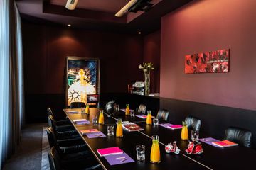 Rest of the World Kunden-Meeting Conference rooms Not really Pink image 1