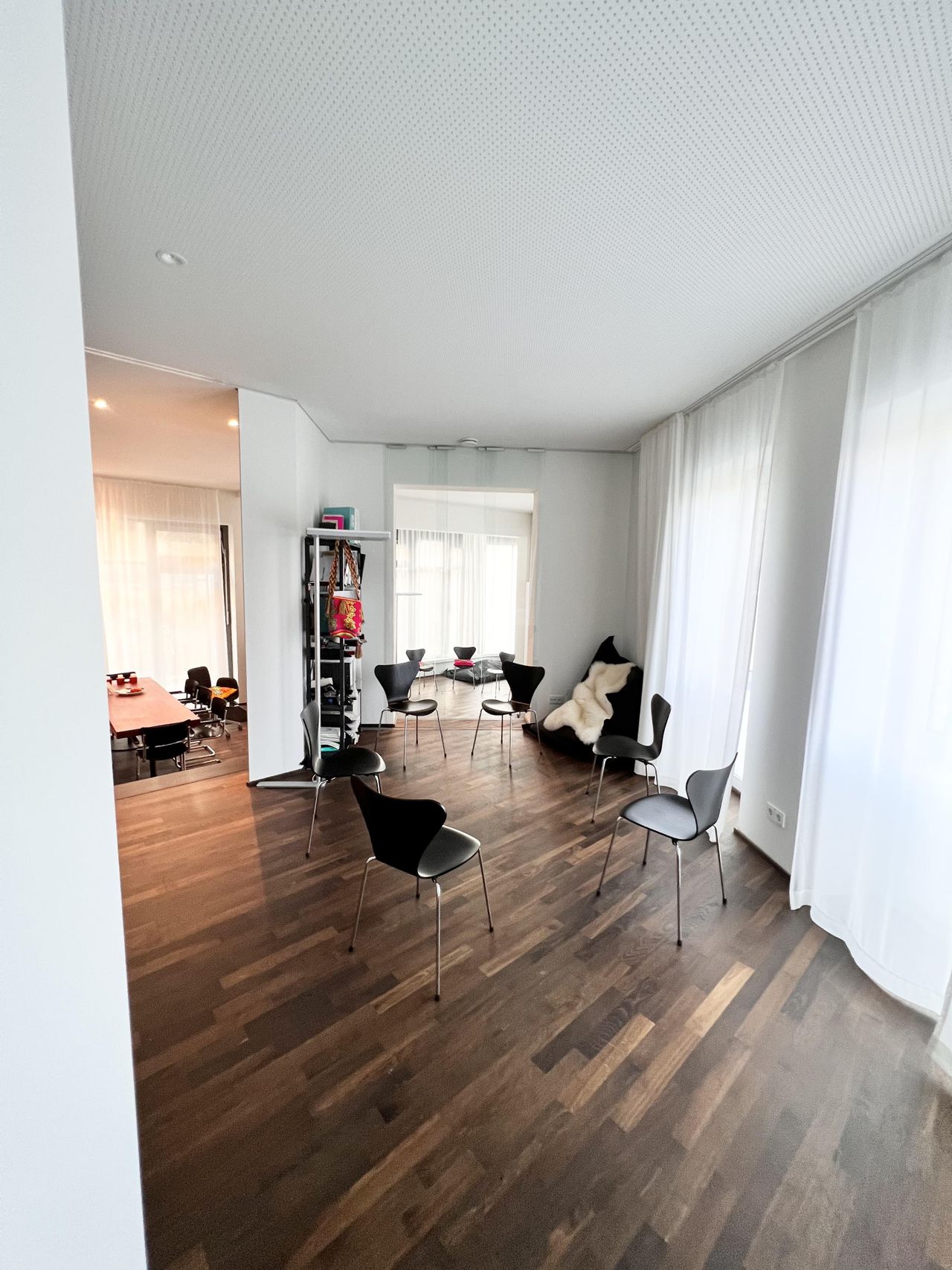 Rest der Welt  Meetingräume Die RUNDE ECKE und der BLAUE RAUM image 0