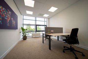 Rest of the World  Consulting room Esmeer image 1