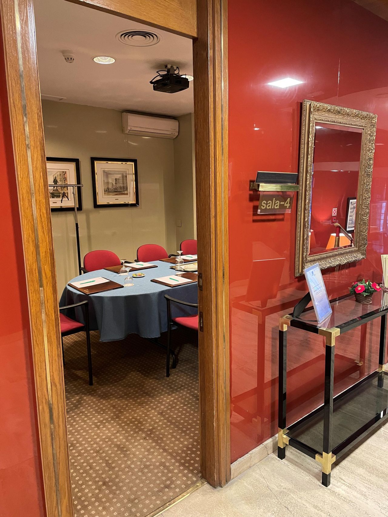 Madrid Client Meeting Vergaderzalen MEETING ROOM 4  (10 PEOPLE) image 9