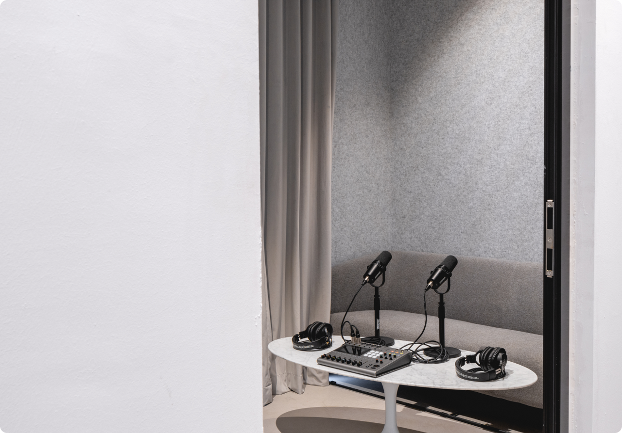 Singapur  Tonstudio Podcast Lounge image 3