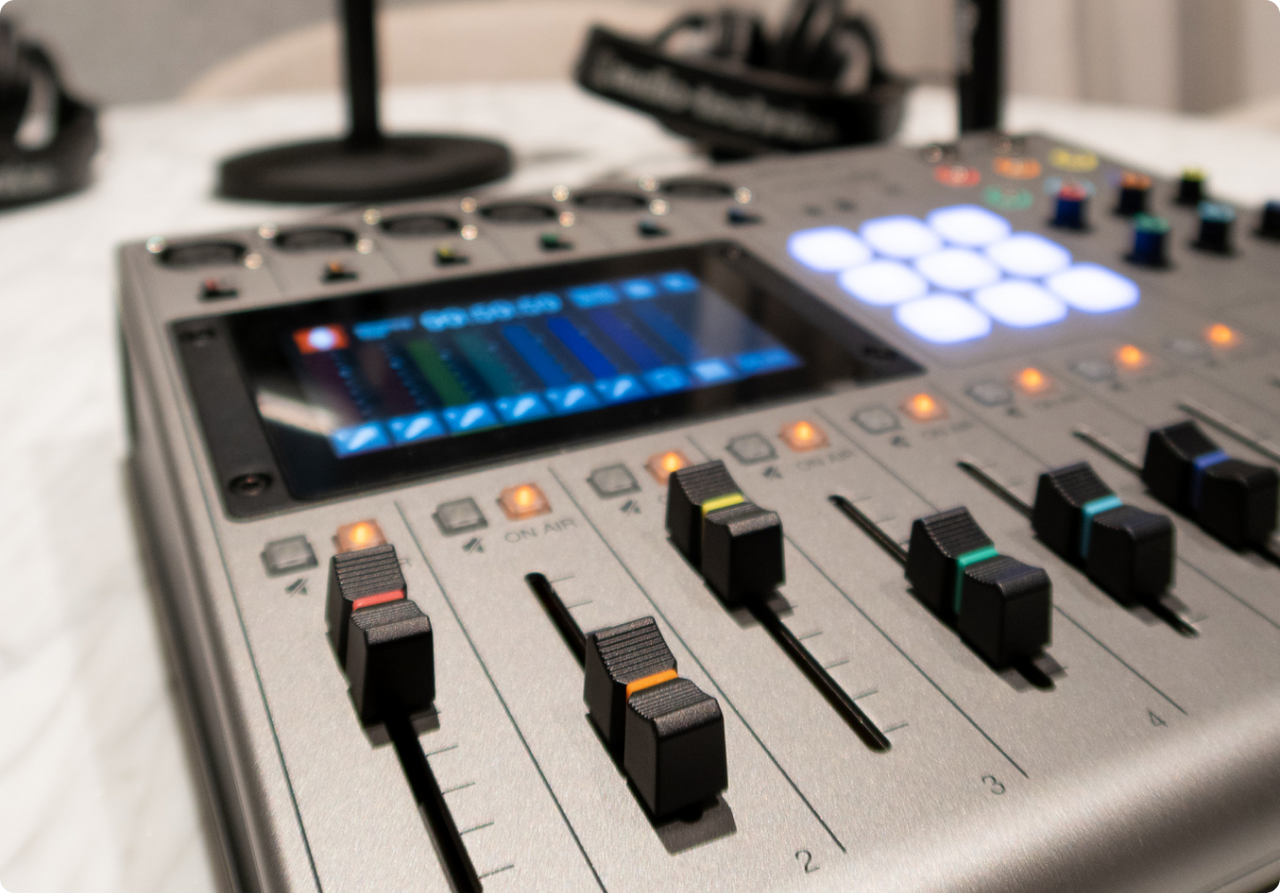 Singapur  Tonstudio Podcast Lounge image 2