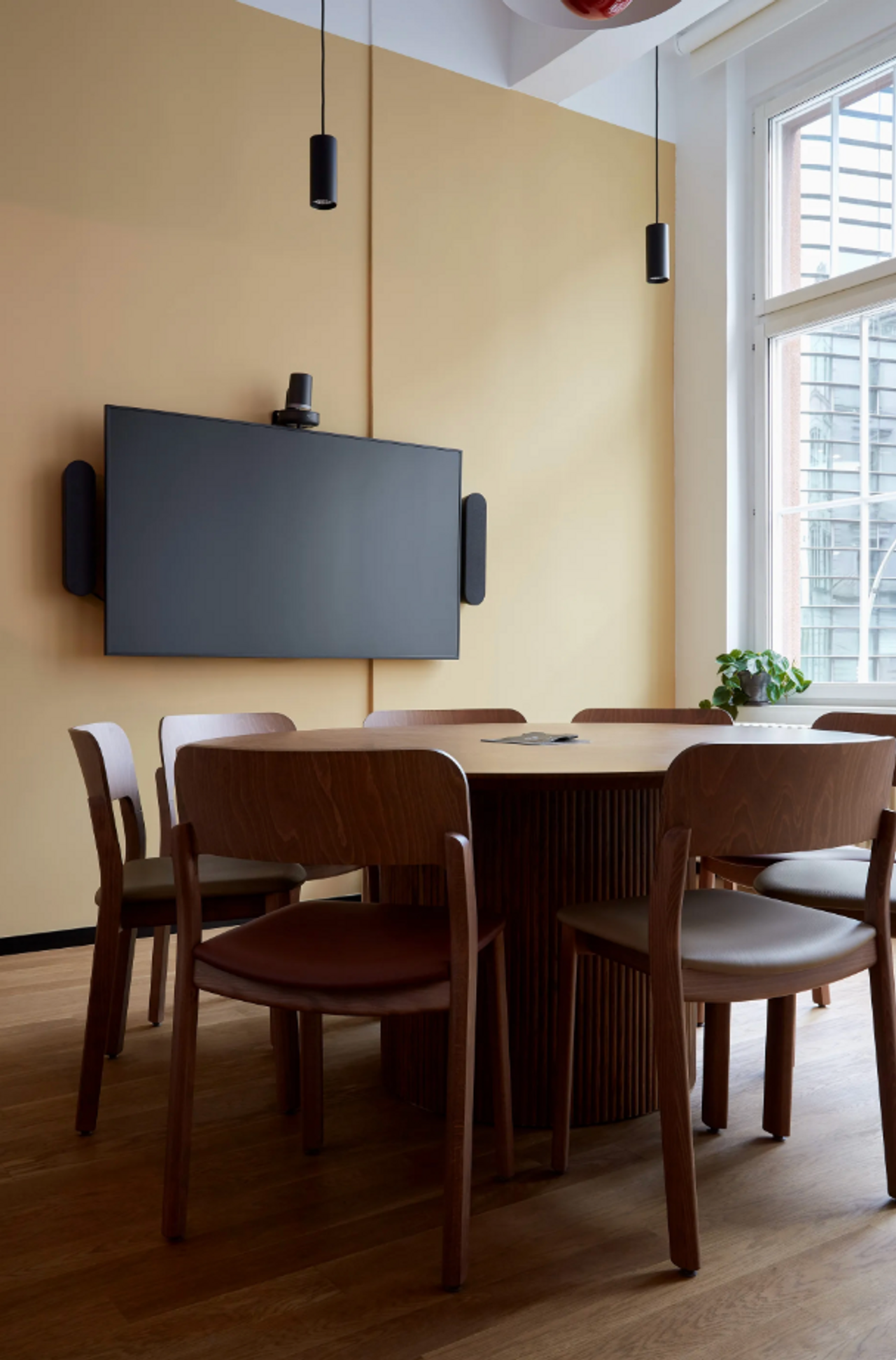 Rest der Welt  Coworking spaces Meeting Room M12 image 2