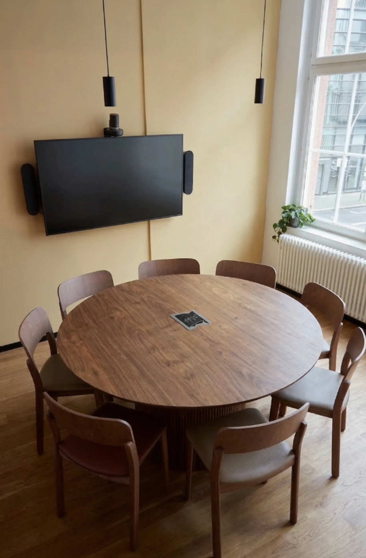 Rest der Welt  Coworking spaces Meeting Room M12 image 1