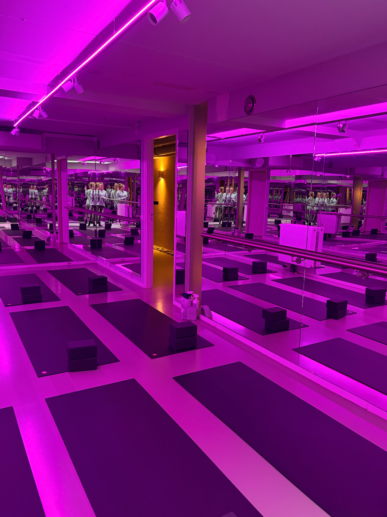 Amsterdam  Studio YOGI Private Studio image 5