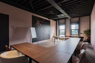 Zwolle Business center Pink L image 1