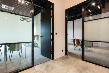 Zwolle Business center Pink L image 0