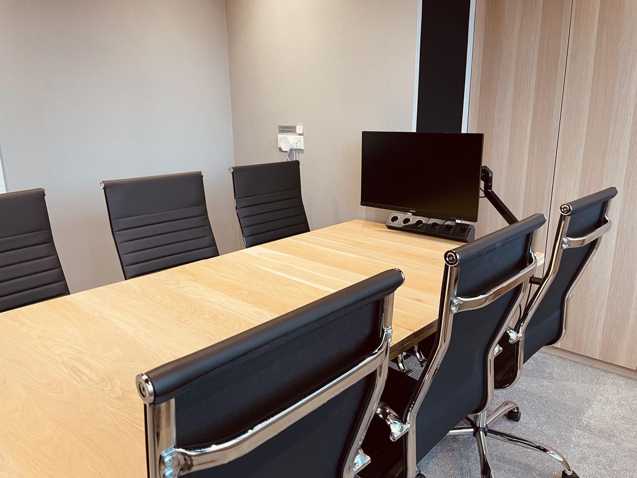 Almere  Bedrijvencentrum Vergaderruimte 6 personen image 0