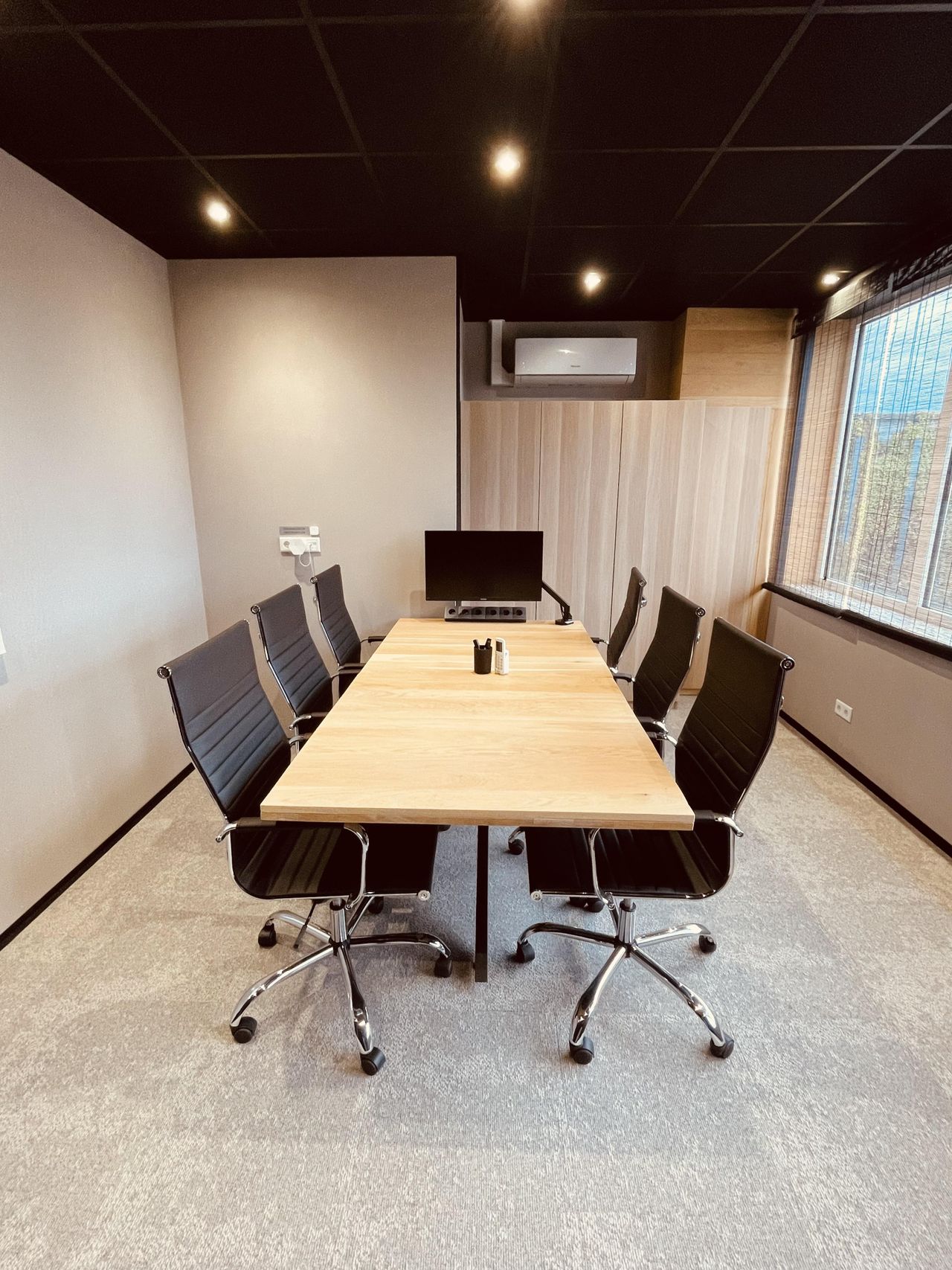 Almere  Bedrijvencentrum Vergaderruimte 6 personen image 3