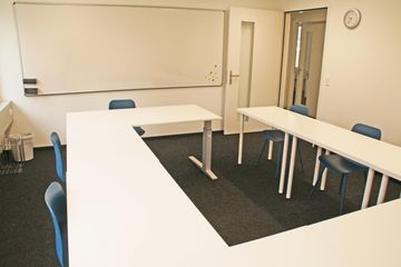 Zürich Kundengespräch  Zi 2 image 1