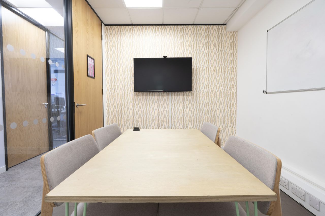 London Creative Meeting Coworking space Mary image 3