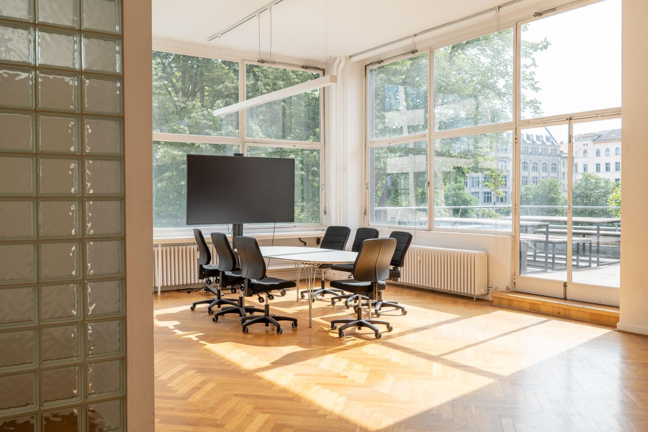 Berlin  Coworking space Gruppen Co-Working-Area image 1