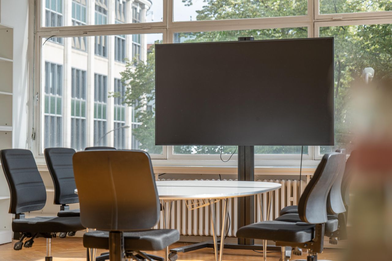 Berlin  Coworking space Gruppen Co-Working-Area image 3