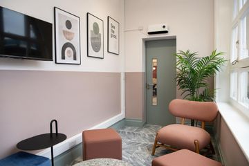 Leeds   Leeming Snug image 1