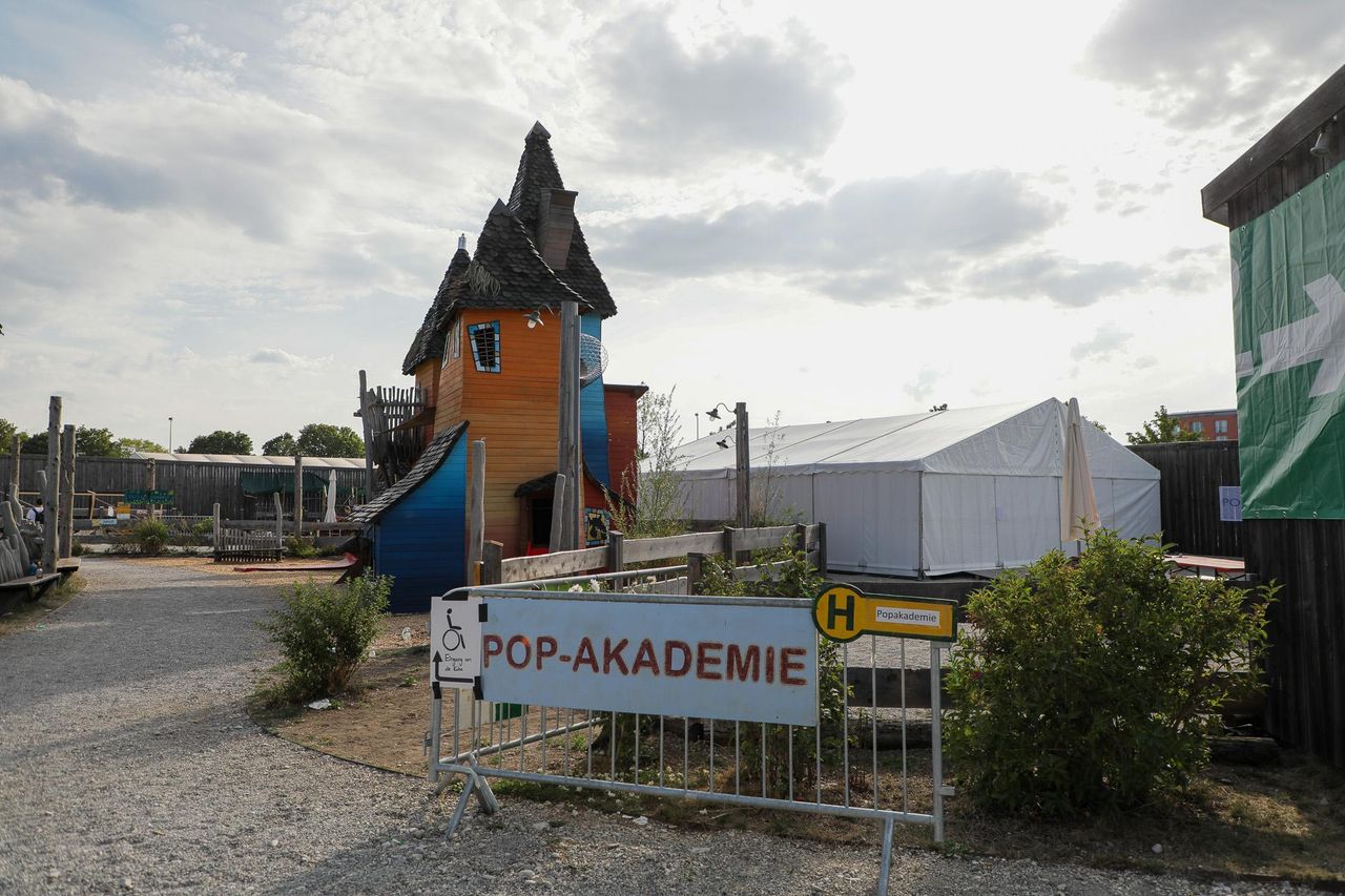 München Christmas Party Open Air Location CAVALLUNA Park image 30