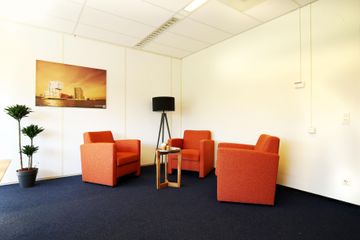 Almere Klantafspraak Vergaderruimtes en vergaderlocaties Oranje flexwerk kantoor image 1