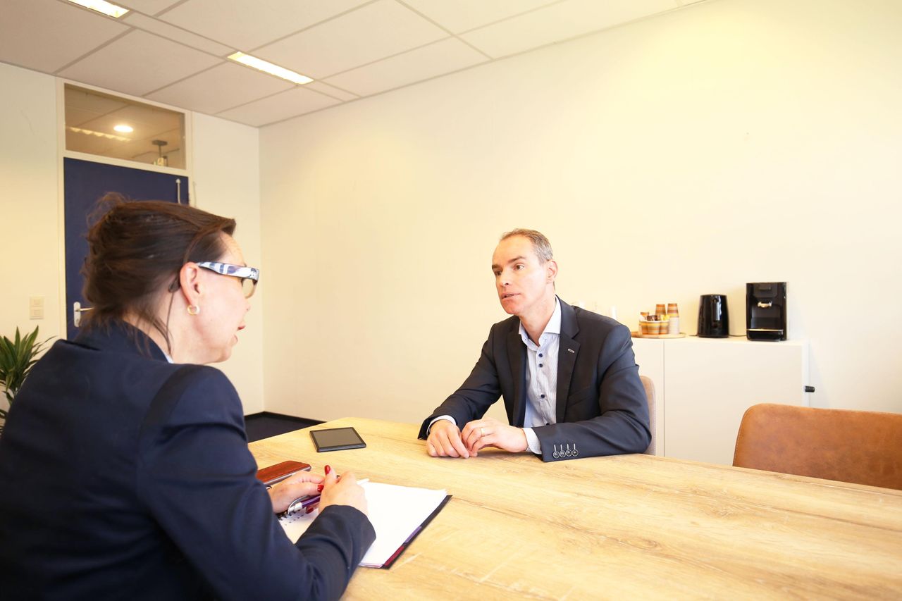 Almere Klantafspraak Vergaderruimtes en vergaderlocaties Oranje flexwerk kantoor image 1