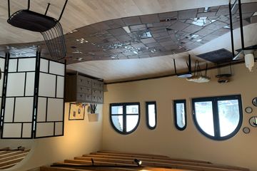 Rest of the World Kundengespräch  Therapie- und Yoga-/Gruppenraum Markthalle Altenrhein (Hundertwasser Arc image 1