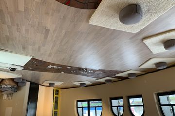 Rest of the World Kundengespräch  Therapie- und Yoga-/Gruppenraum Markthalle Altenrhein (Hundertwasser Arc image 3