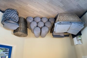 Rest of the World Kundengespräch  Therapie- und Yoga-/Gruppenraum Markthalle Altenrhein (Hundertwasser Arc image 4