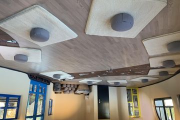 Rest of the World Kundengespräch  Therapie- und Yoga-/Gruppenraum Markthalle Altenrhein (Hundertwasser Arc image 5