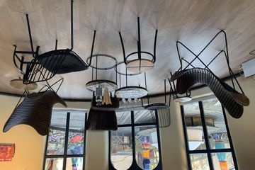 Rest of the World Kundengespräch  Therapie- und Yoga-/Gruppenraum Markthalle Altenrhein (Hundertwasser Arc image 6