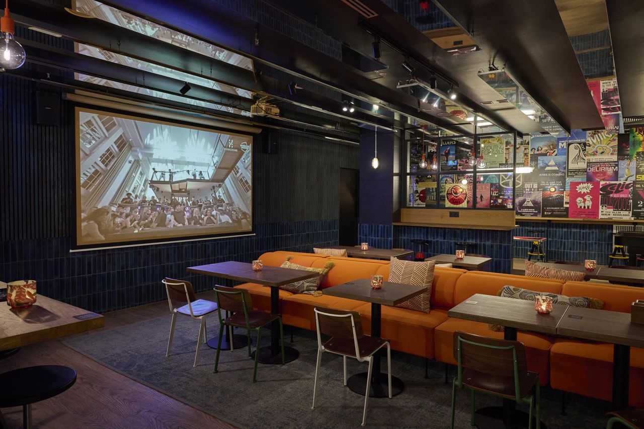 Berlin  Party room Shuffleboard Bar image 5