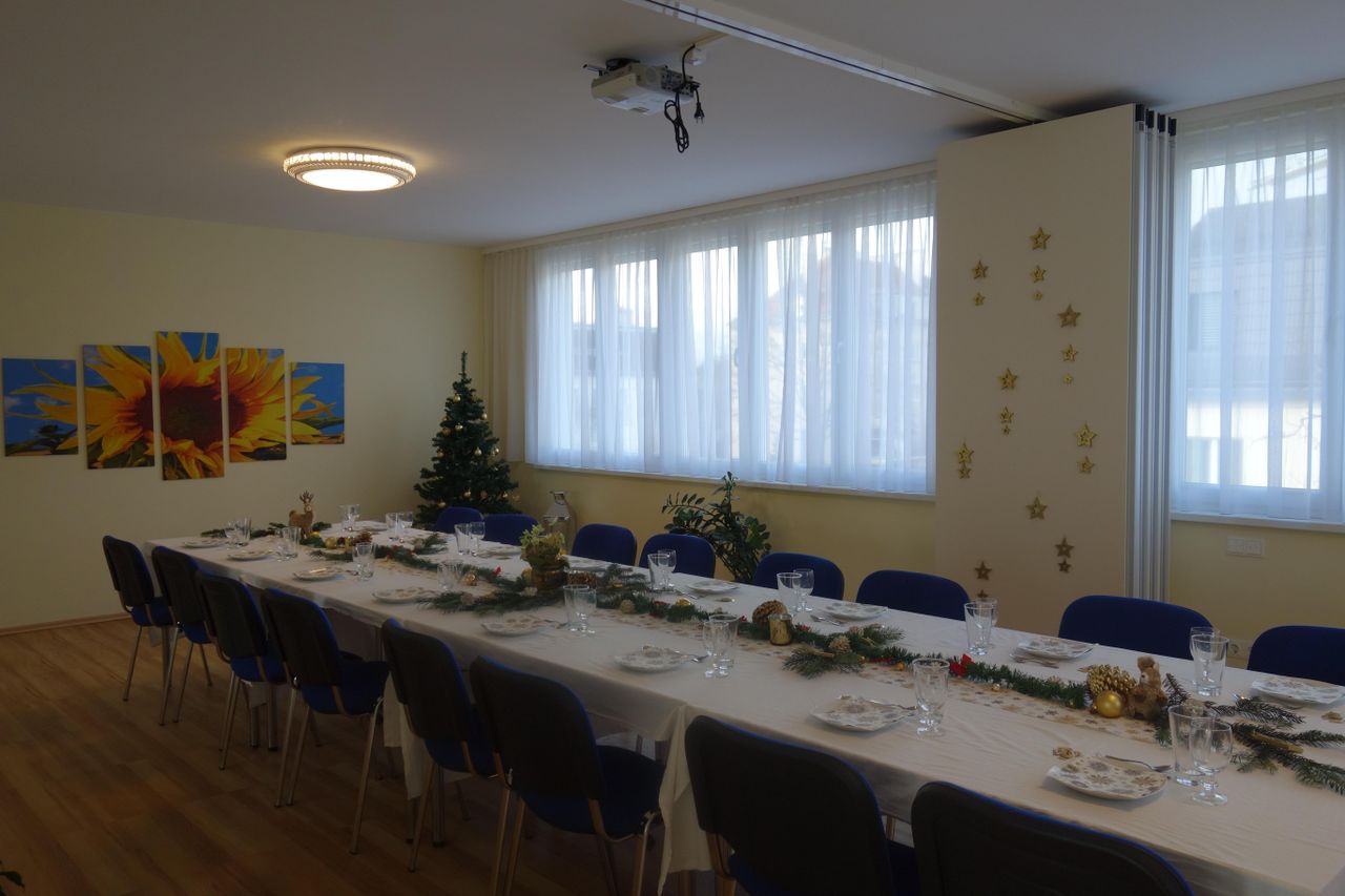 Vienna Kreatives Meeting Meeting room Blumenwiese mit großer Lounge und großer Terrasse image 7