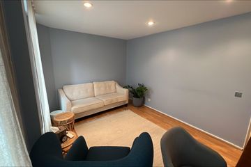 London Consulting Room Magnolia Room image 3