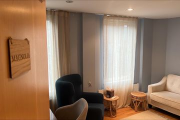 London Consulting Room Magnolia Room image 4