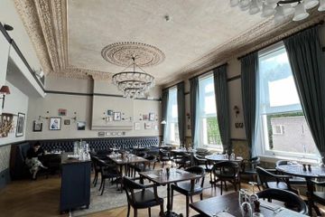 London Restaurant The Hero Of Maida image 4